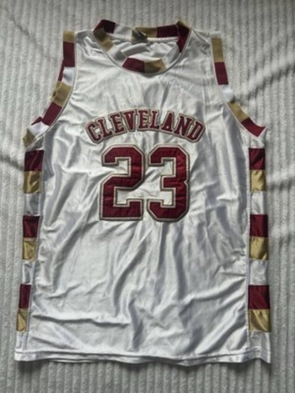Vintage Cleveland Cavaliers LeBron James “23” Jersey XL White